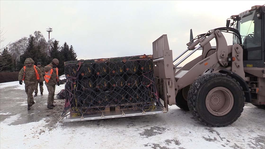 İngiltere’den gönderilen antitank savunma sistemleri Ukrayna’ya ulaştı İngiltere’den gönderilen antitank savunma sistemleri Ukrayna’ya ulaştı