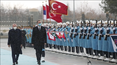 Presidenti Erdoğan pret në Ankara me një ceremoni zyrtare presidentin Vuçiç