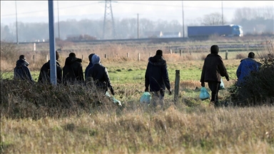 İngiltere'de yeni hayat kurmak isteyen göçmenlerin Fransa'da bekleyişi sürüyor 