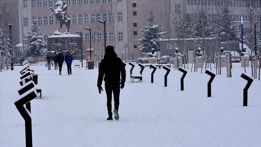 Doğu Anadoluda kar yağışı etkisini sürdürüyor