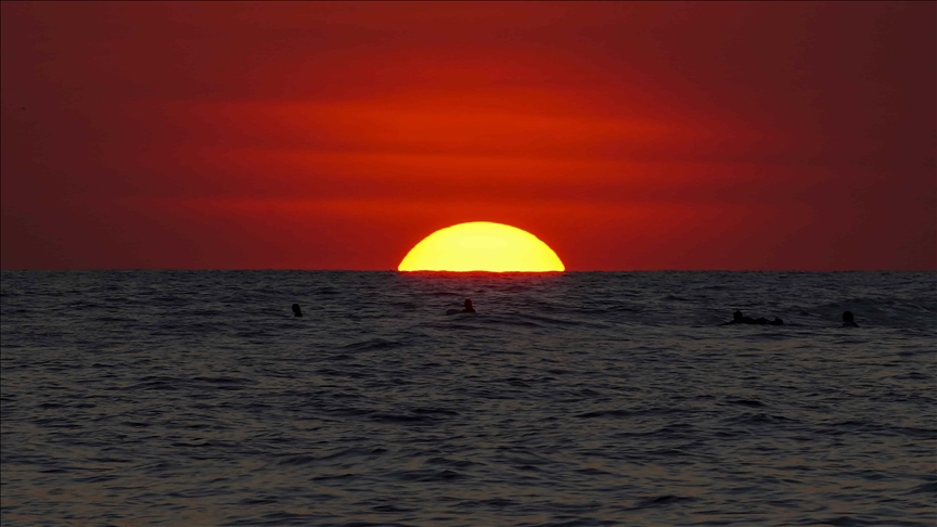 Un informe advierte que el peso de los plásticos será superior al de los peces en los océanos para 2050