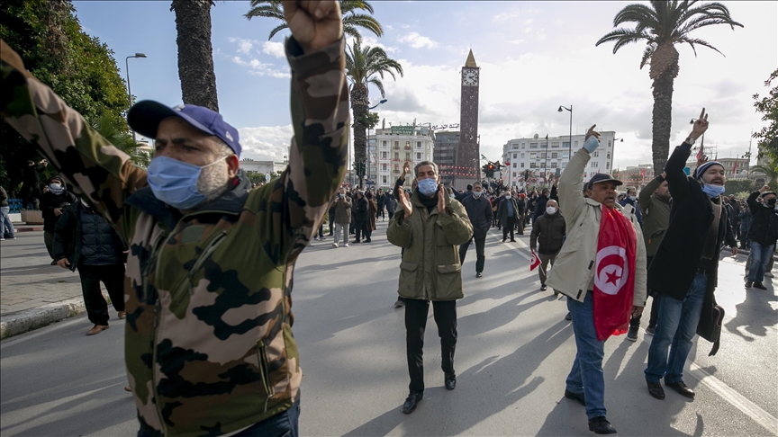 هل تكون الوظيفة العمومية الأزمة المقبلة في تونس؟‎ (إطار)