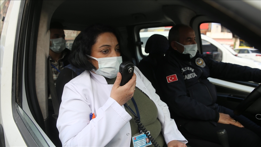 Li Mêrdînê ekîbên tenduristiyê ji bo aşiyê bi Tirkî, Kurdî û Erebî bang dikin