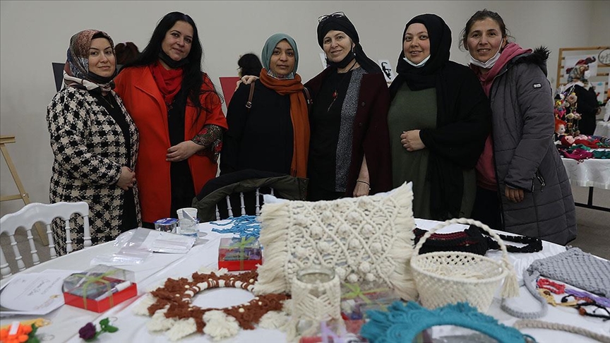 Tekirdağ'da kadın ve engelli 300'e yakın kursiyerin el emeği çalışmalar sergilendi