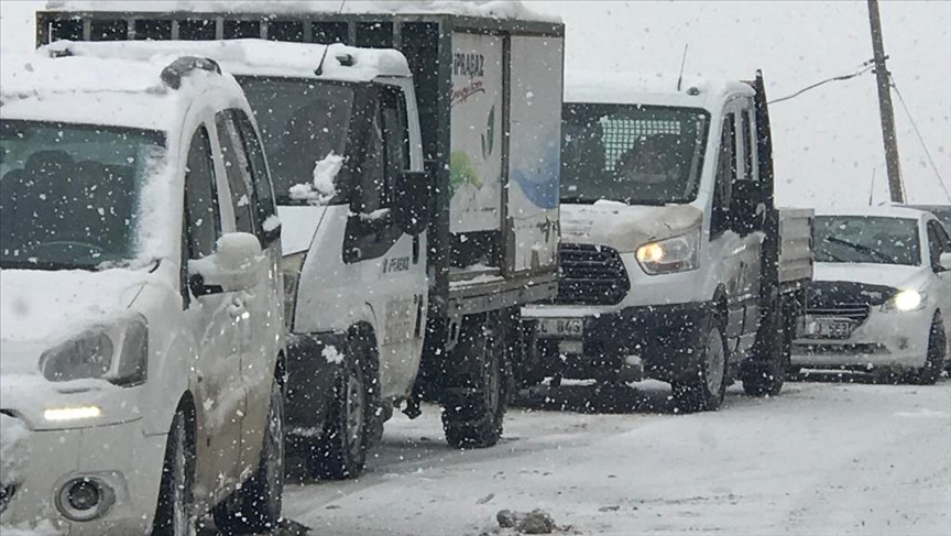 Şırnak'ta kar nedeniyle yolda mahsur kalan 43 kişi kurtarıldı