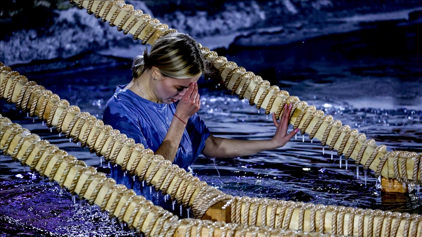 В России прошли традиционные крещенские купания