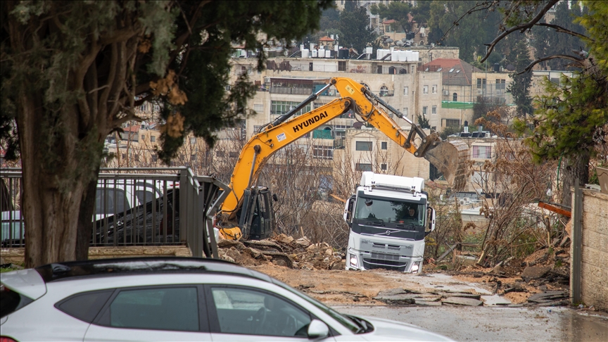 الجيش الإسرائيلي يهدم منزلا ومنشأة فلسطينية جنوبي الضفة