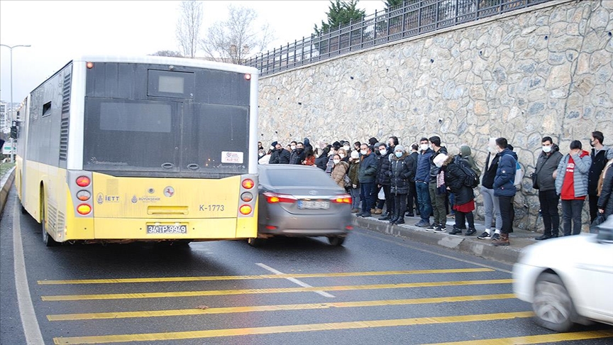 Arıza yapan İETT otobüsü trafiğin aksamasına neden oldu