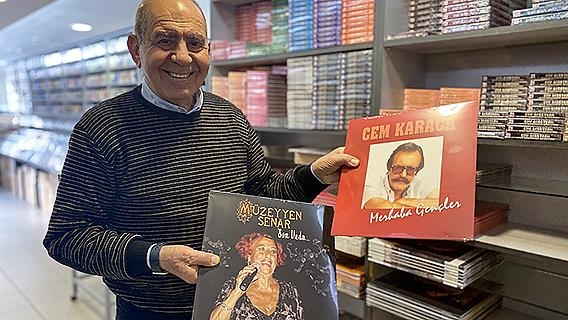 Müzik yapımcısı Hüseyin Emre, 52 yıllık arşivini müzikseverlere açtı