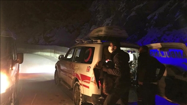 Doğuda kar sonucu yol ve köylerde mahsur kalanlar kurtarıldı