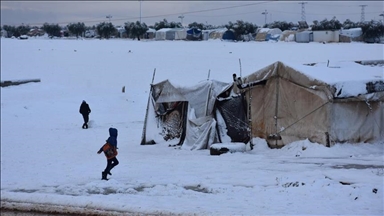 Snijeg uništio mnoge šatore u izbjegličkim kampovima na sjeveru Sirije