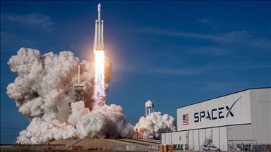 SpaceX, Falcon 9 roketiyle 49 uyduyu daha uzaya taşıyarak yörüngeye yerleştirdi