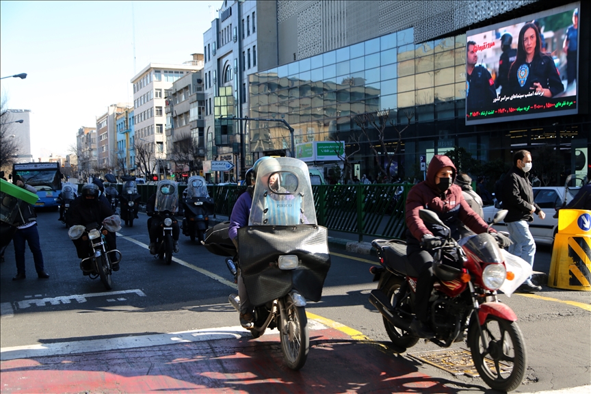 Tahran'da yaygınlaşan eski ve bakımsız motosikletler hava kirliliğine yol açıyor