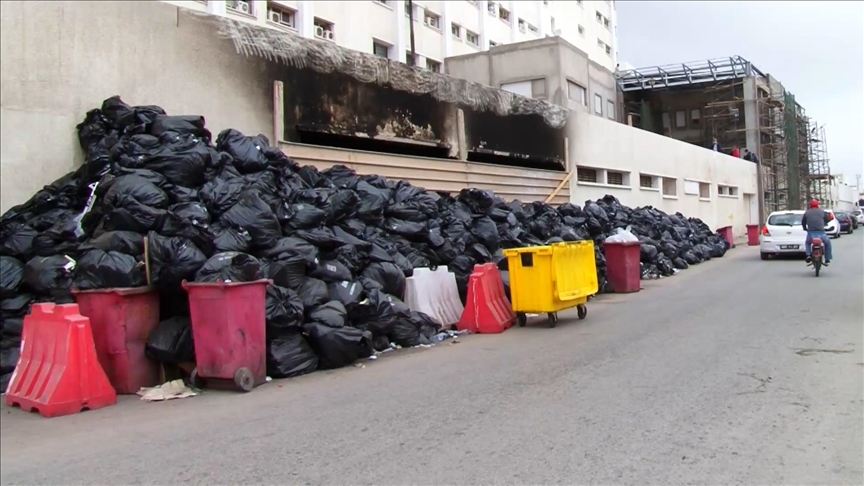 صفاقس التونسية تواجه تراكم النفايات وانقطاع الخدمات (تقرير)