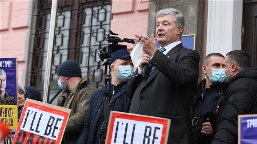 Pengadilan Ukraina perintahkan penyitaan paspor mantan Presiden Poroshenko