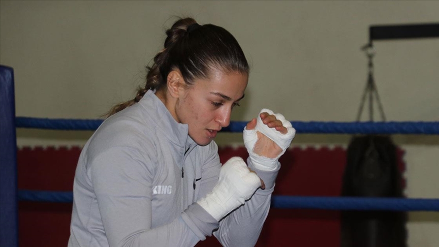 Milli boksör Buse Naz Çakıroğlu, Paris Olimpiyatları'na odaklandı