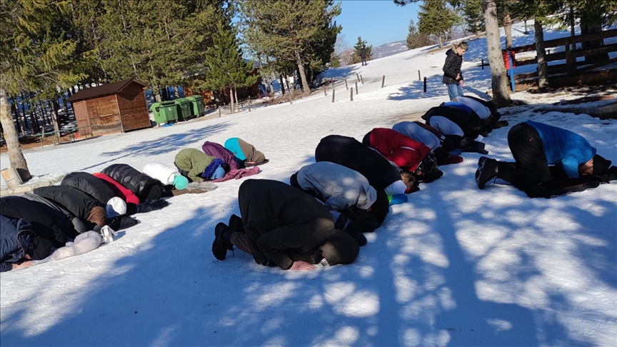Sarajlija Bajro Čavčić dobio prekršajnu prijavu jer je s prijateljem i djecom obavljao namaz na izletu na Trebeviću