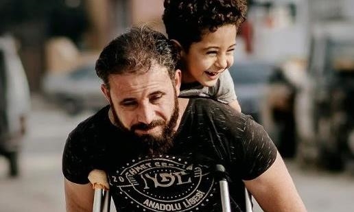 Syrians from award-winning photo win asylum in Italy