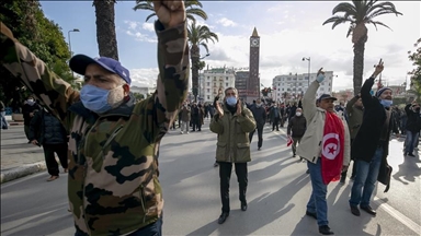 عقب وفاة متظاهر.. 3 أحزاب تونسية تحمل سعيد مسؤولية "انتهاك" الحريات