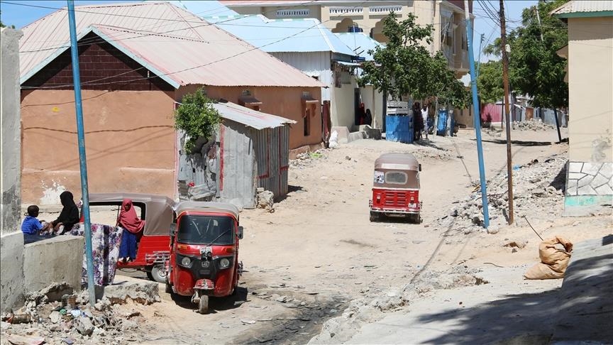  الصومال.. مبادرة شبابية لتنظيف ساحل ليدو في مقديشو (تقرير)