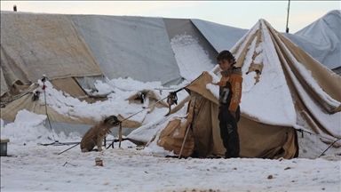 Беженцы на севере Сирии не могут справиться с последствиями снегопада