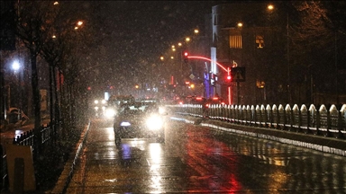 Edirne'de kar yağışı kent merkezinde etkili olmaya başladı