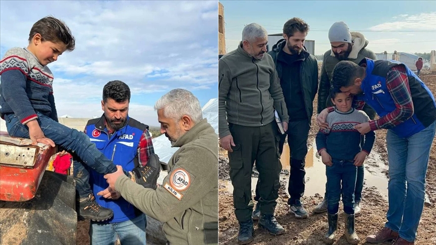 AFAD, İdlib'de üşüdüğü sırada fotoğrafı çekilen çocuğa ayakkabı hediye etti