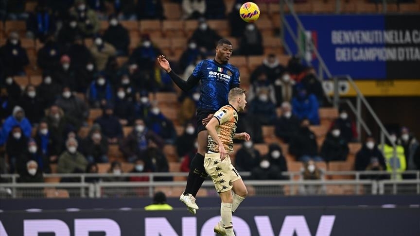 Inter Milans Dzeko scores 90th minute header to sink Venezia