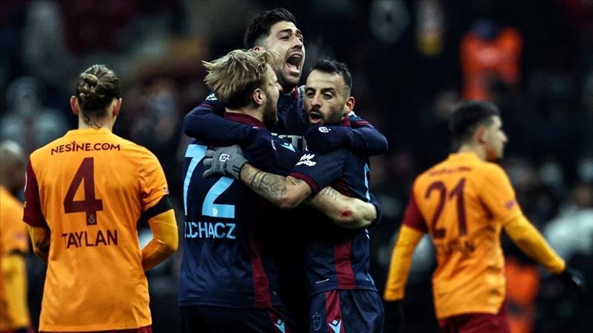 Leaders Trabzonspor stun Galatasaray 2-1 with last-gasp goals