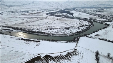 Erzincan'daki mendereslerin çevresi beyaz örtüyle kaplandı