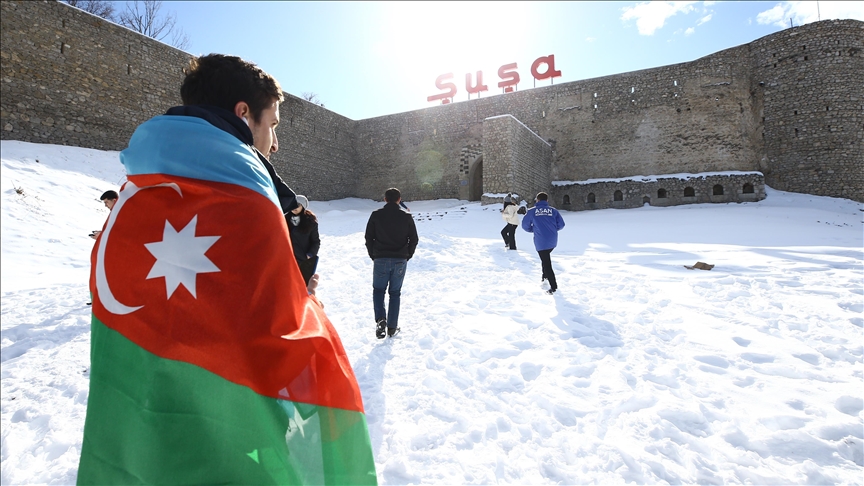 Azerbaycanda işgalden kurtarılan Karabağa düzenli otobüs seferleri başladı