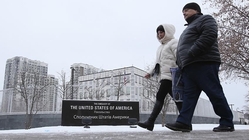 EEUU ordena abandonar Ucrania a los familiares de sus empleados en la Embajada de Kiev
