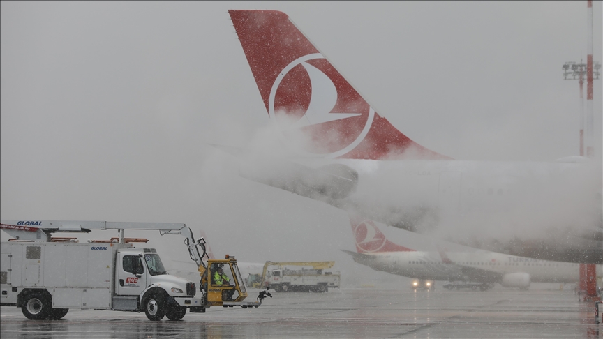 THY'den yolculara kar nedeniyle sefer iptali uyarısı