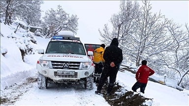 Sinop'ta sağlık ve özel idare ekipleri mahsur kalan hastalar için seferber oldu