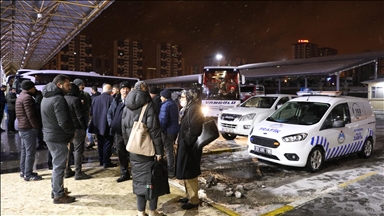 Diyarbakır Şehirlerarası Otobüs Terminali'nde bekleyen yolcular otellere yerleştirildi