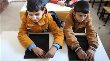 İdlib’de açılan okul görme engellilerin umudu oldu