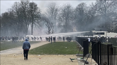 Belgjikë, policia përdor topa uji për të ndaluar protestat e dhunshme kundër kufizimeve COVID-19