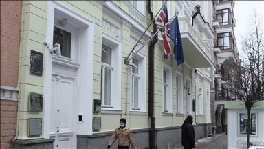 Britania fillon tërheqjen e stafit të ambasadës nga Ukraina