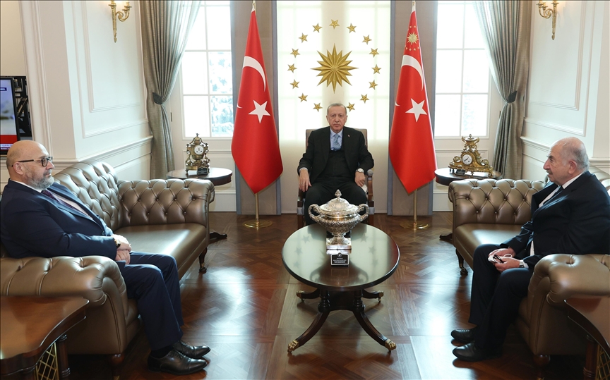 الرئيس أردوغان يستقبل رئيس اتحاد الأوقاف الأرمنية