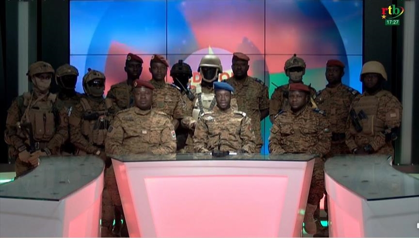 Militares confirman golpe de Estado en Burkina Faso, anuncian cierre del Parlamento y suspensión de la Constitución