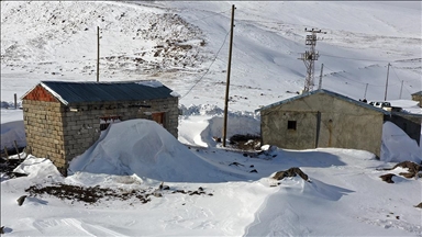 Aras'ın karlı yamaçları dağ köylerine bereket taşıyacak