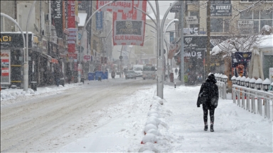 Karaman'da kar etkisini sürdürüyor