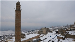 Medeniyetler şehri Mardin tarihi mekanlarıyla beyaza büründü