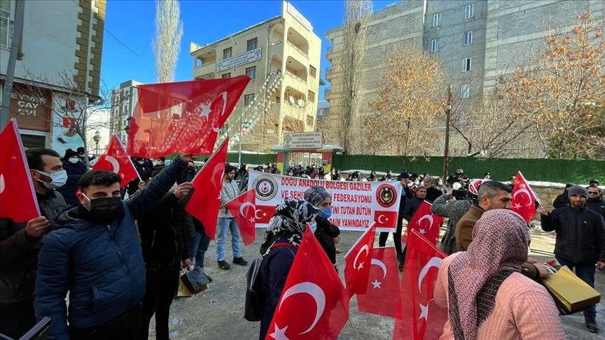 Malbatên Wanî çalakiya xwe ya li pêşiya Serokatiya Bajêr a HDPyê domand