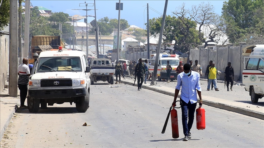 At least 1 killed, 2 wounded as bomb blast hits teashop in Somalia