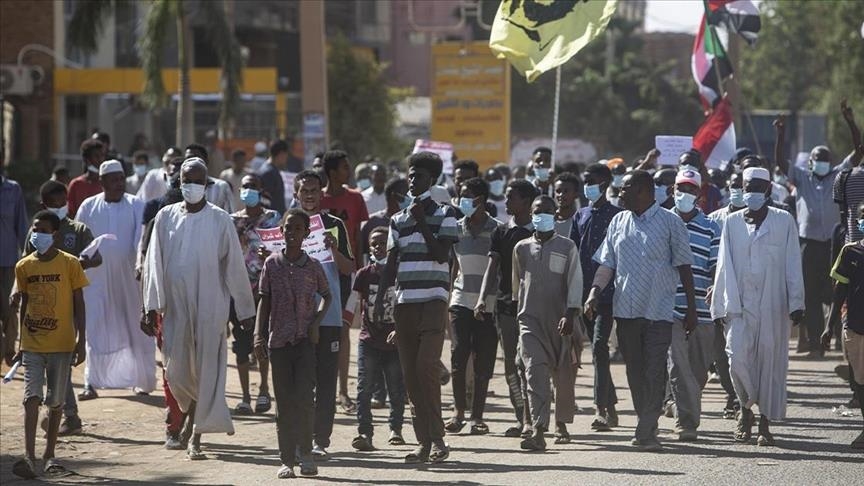 مئات السودانيين ينظمون وقفات احتجاج لرفض التدخلات الأجنبية