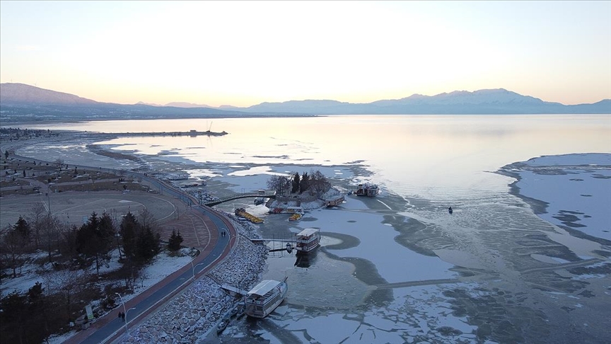 Beyşehir Gölü'nden 10 ton hayalet ağ çıkarıldı  