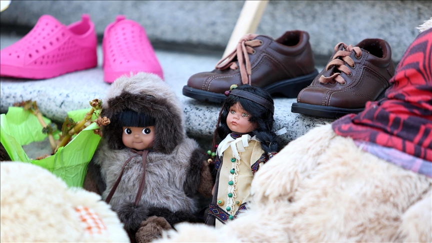 Hallan 93 lugares de 'potenciales sepulturas humanas’ en Canadá cerca de una escuela residencial