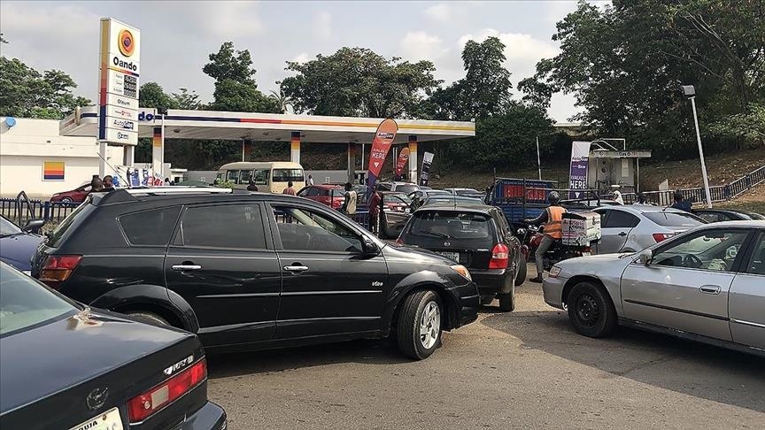 В Нигерии приостановлено решение об отмене топливных субсидий