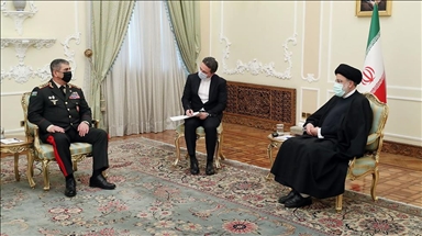 Президент Ирана принял главу Минобороны Азербайджана